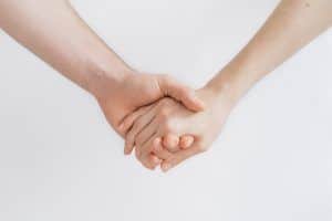 holding-hands-couple 3